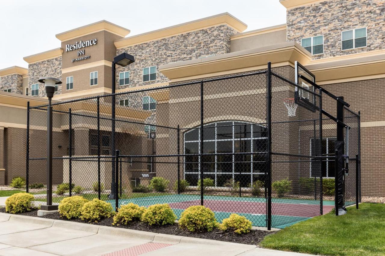 By Marriott Kansas At The Legends 3* Kansas City