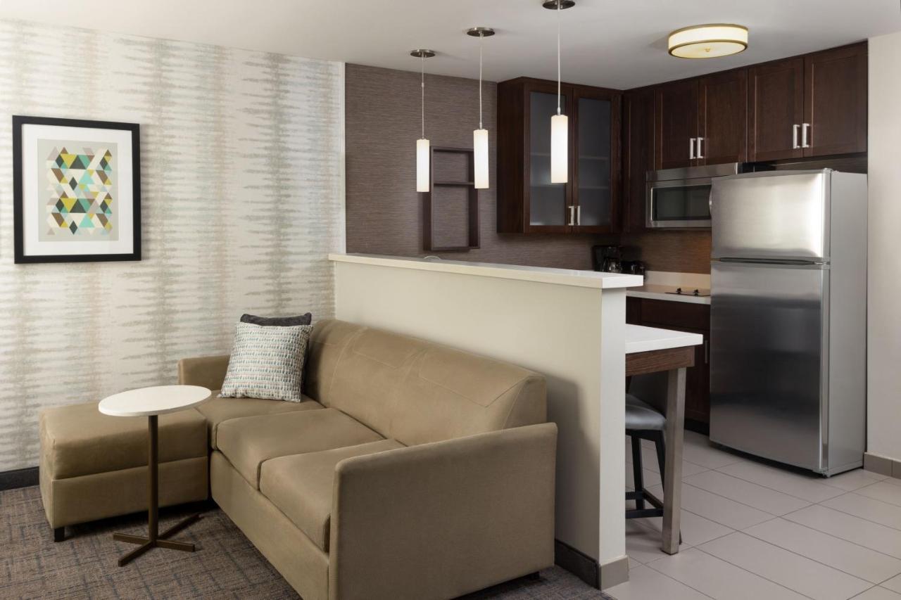 By Marriott Kansas At The Legends Hotel Kansas City