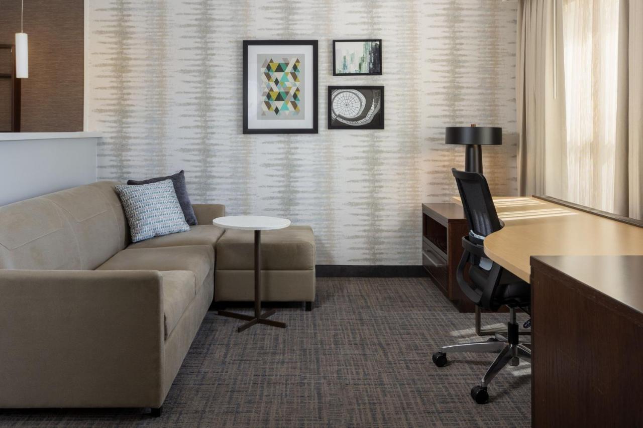 By Marriott Kansas At The Legends Hotel 3*