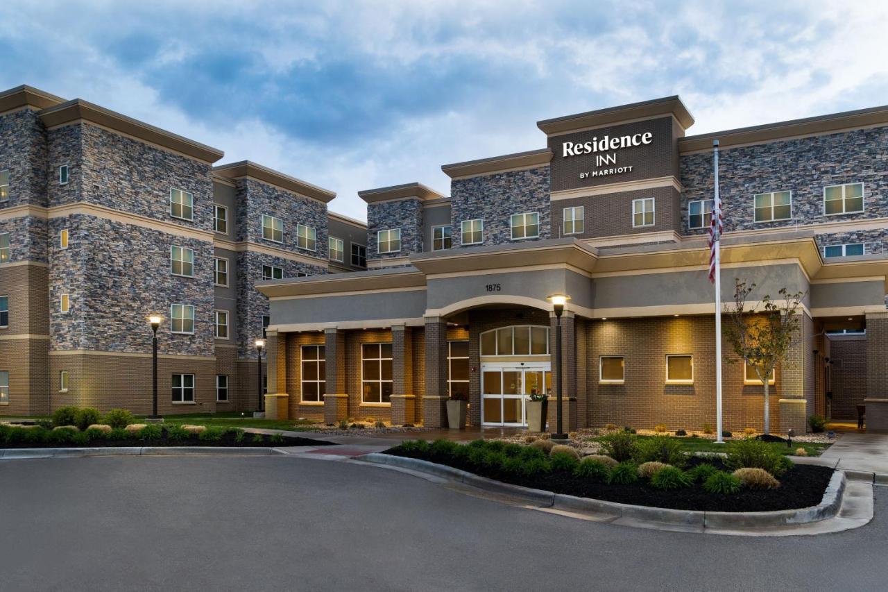 By Marriott Kansas At The Legends