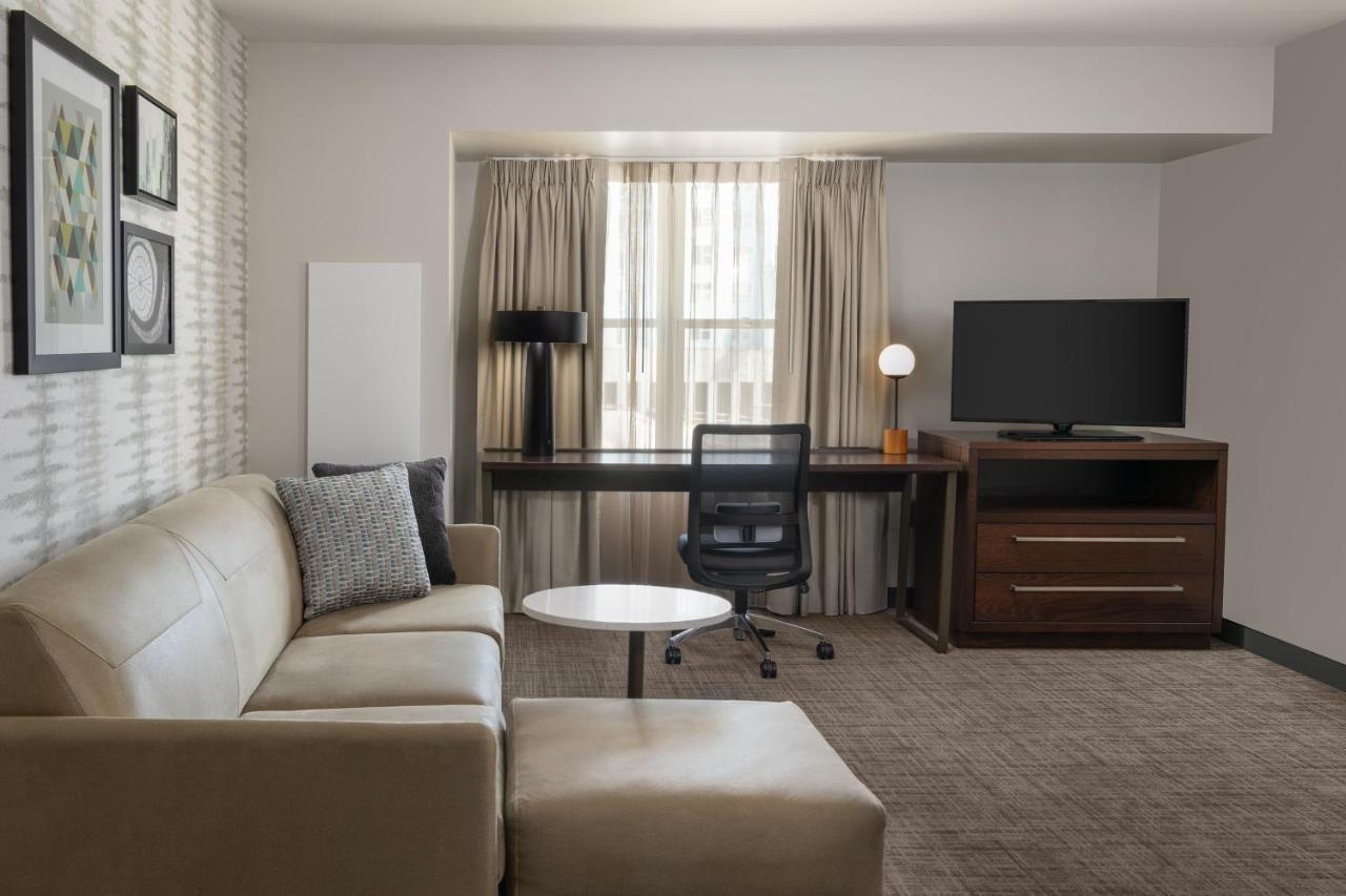 By Marriott Kansas At The Legends Kansas City