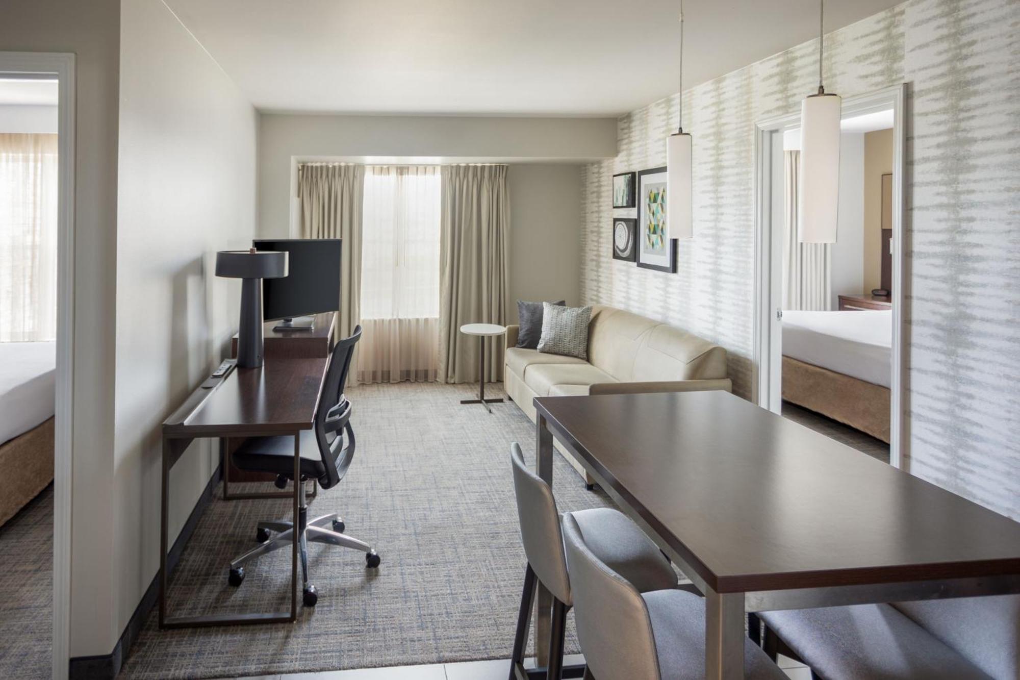 Hotel By Marriott Kansas At The Legends Kansas City