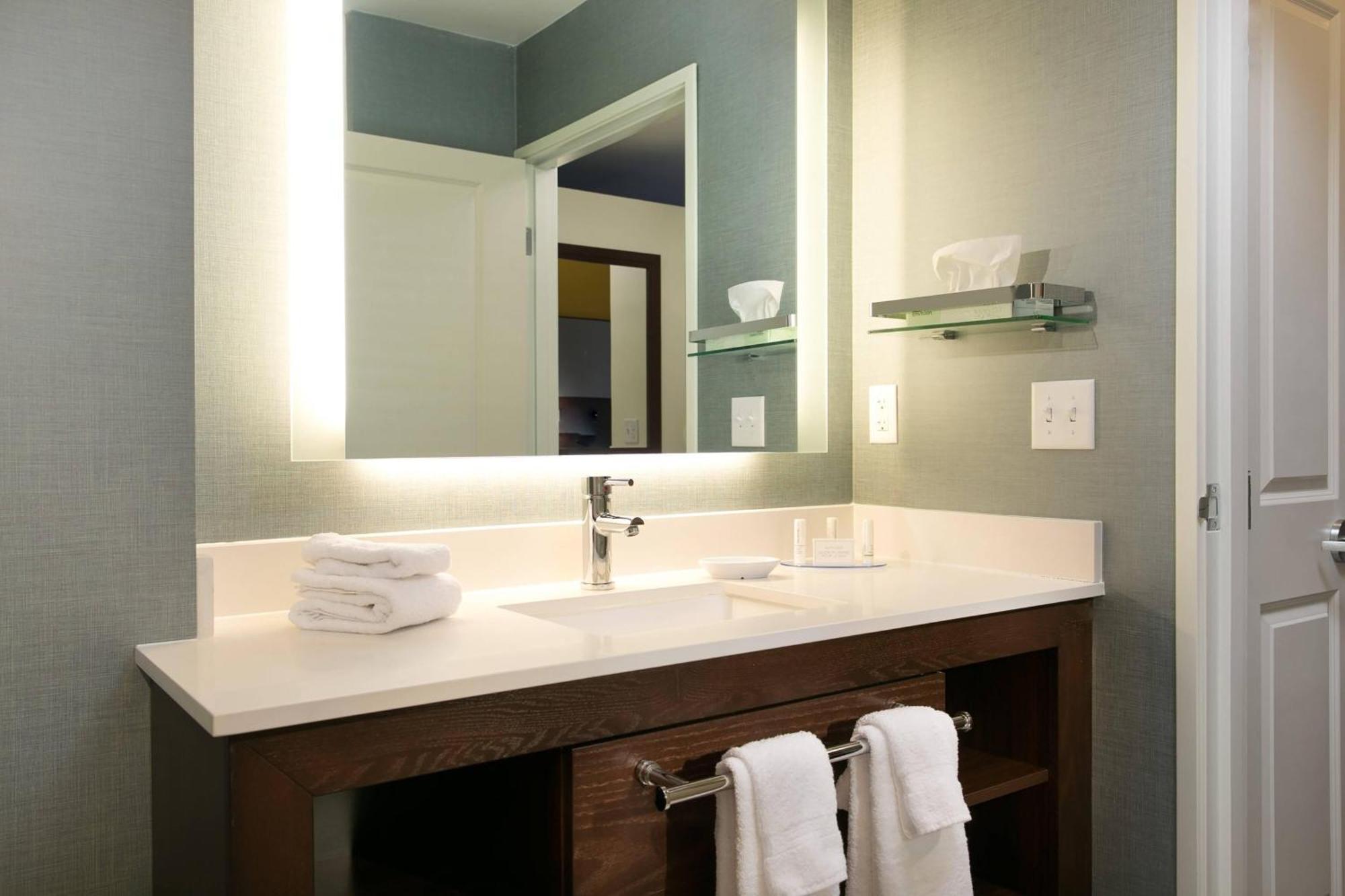 Hotel By Marriott Kansas At The Legends Kansas City