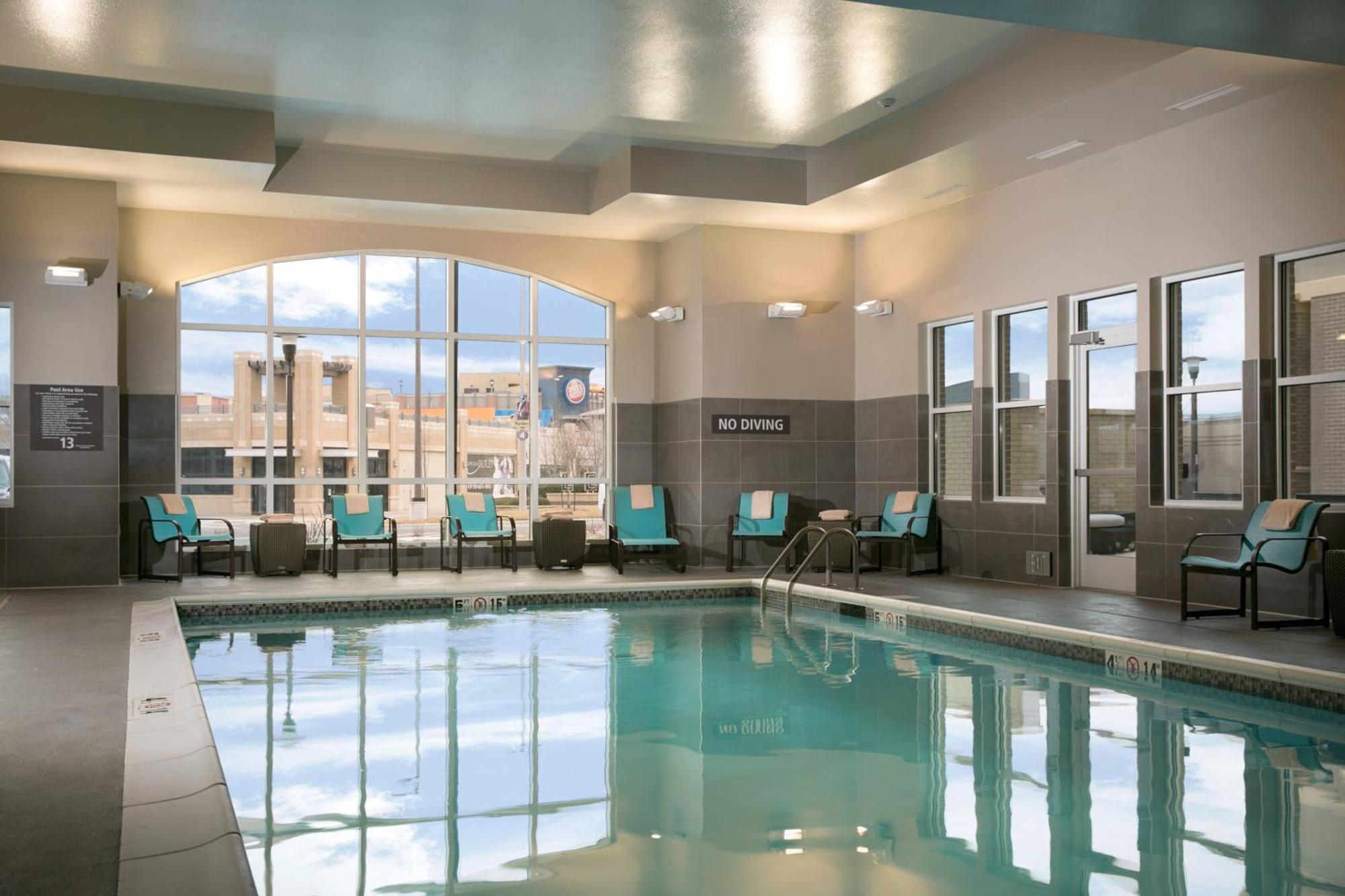 By Marriott Kansas At The Legends Kansas City