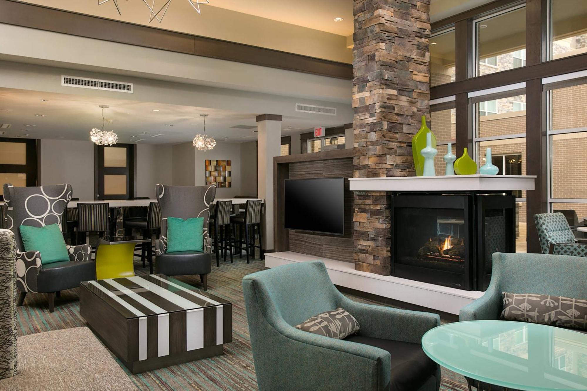 By Marriott Kansas At The Legends Hotel
