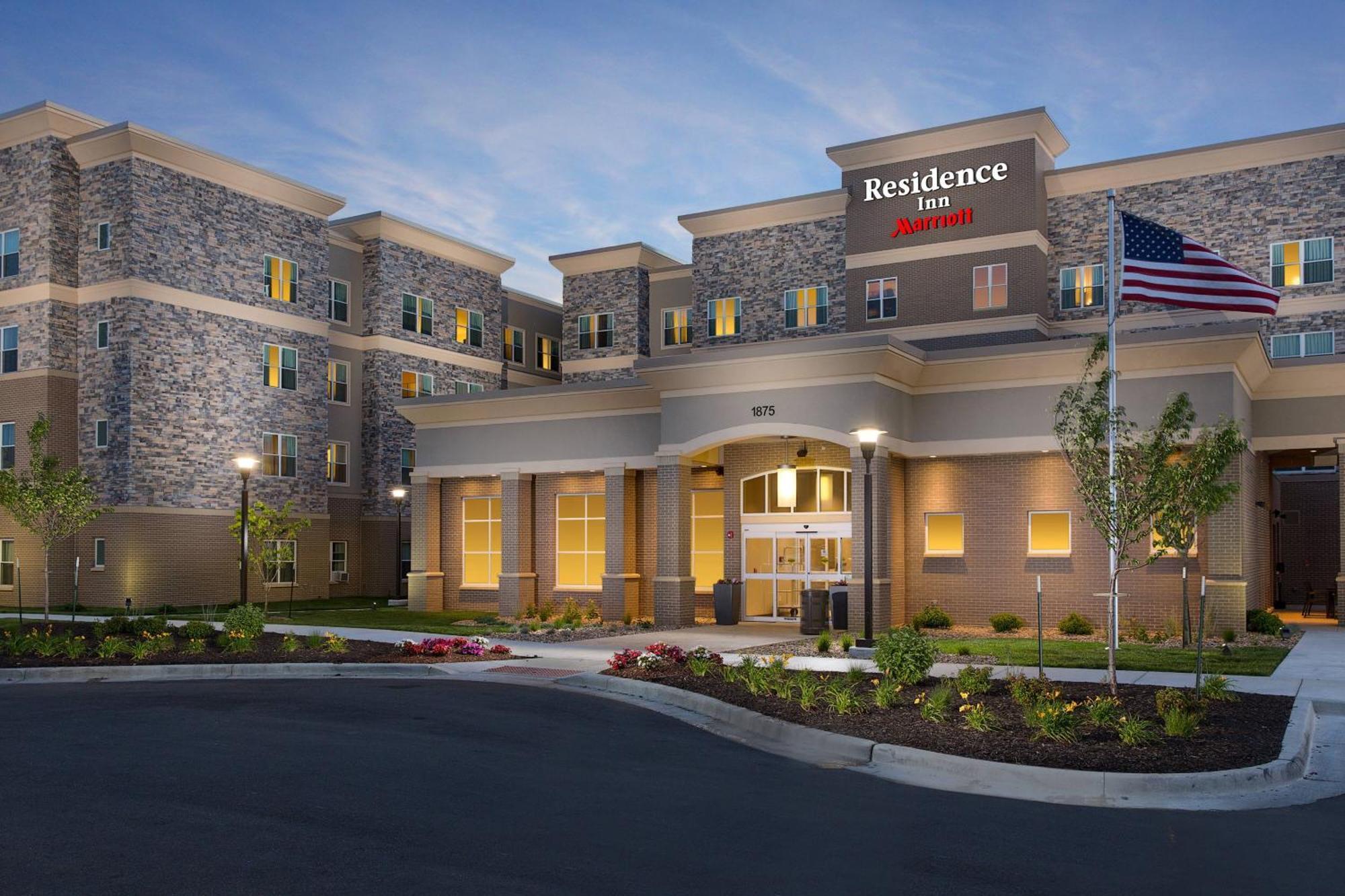 By Marriott Kansas At The Legends Kansas City