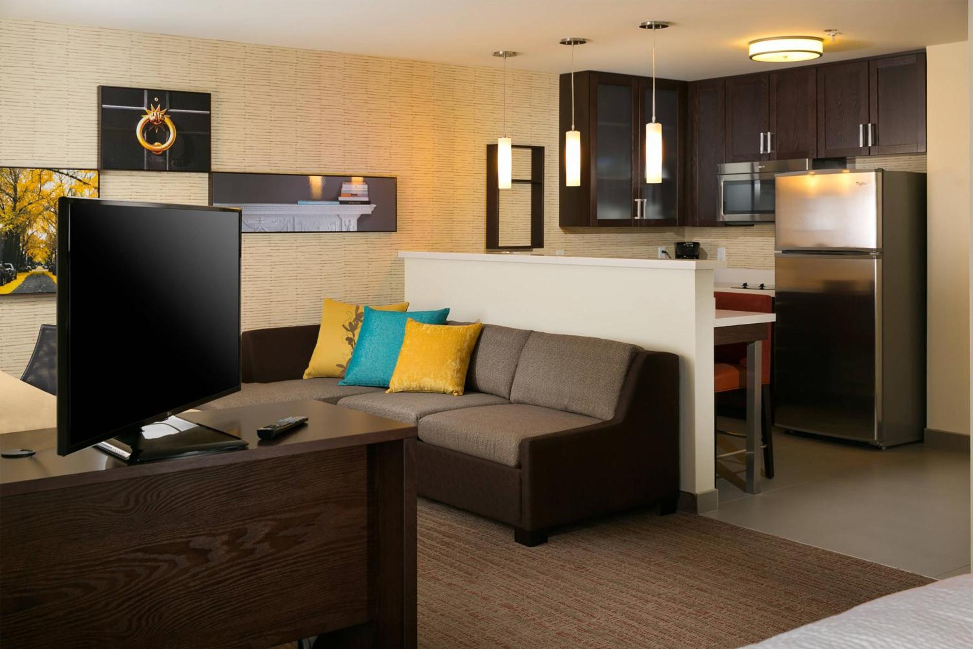 By Marriott Kansas At The Legends 3*
