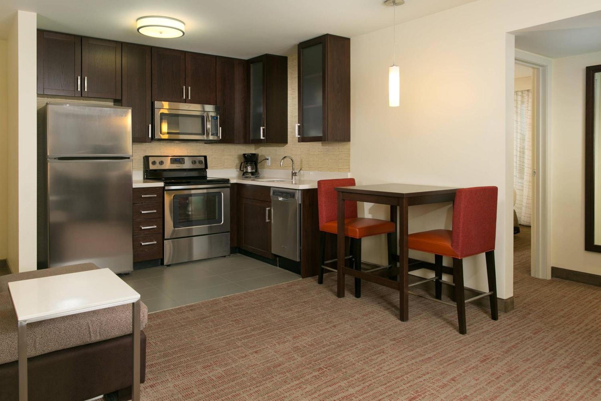 By Marriott Kansas At The Legends 3* Kansas City